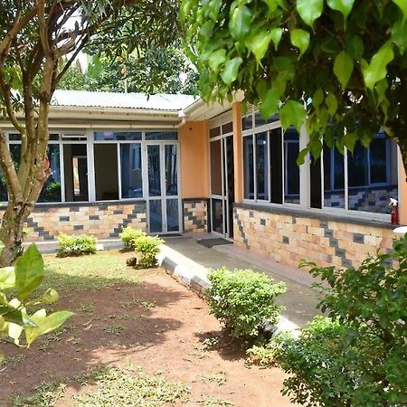 Merian Gardens And Guest House Mukono Town Exterior foto