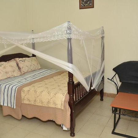 Merian Gardens And Guest House Mukono Town Exterior foto